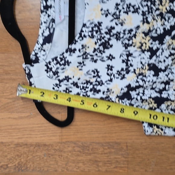 LIZ CLAIBORNE WOMEN'S BLUE AND WHITE FLORAL SUMMER TANK TOP SIZE MEDIUM - Picture 11 of 13